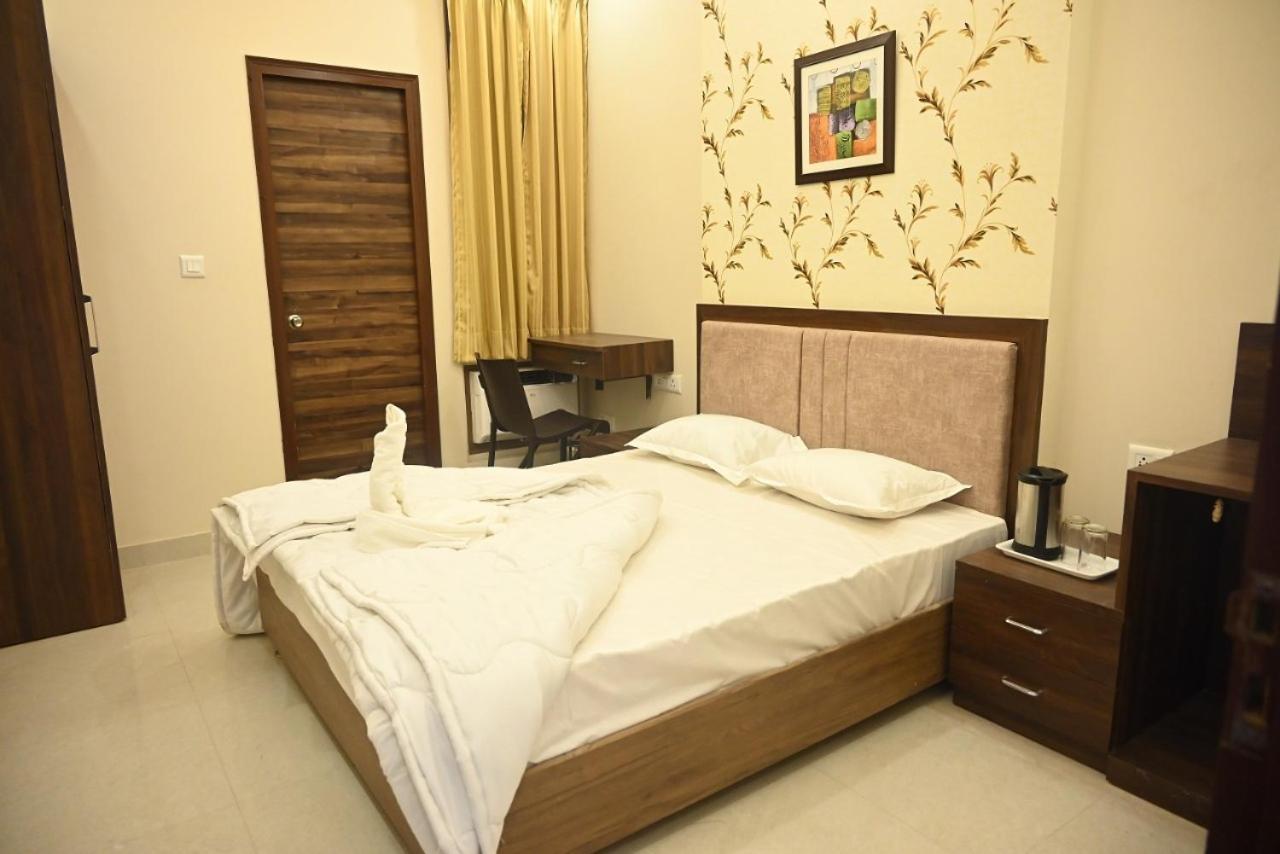 Veenas Vista Hotel Lucknow