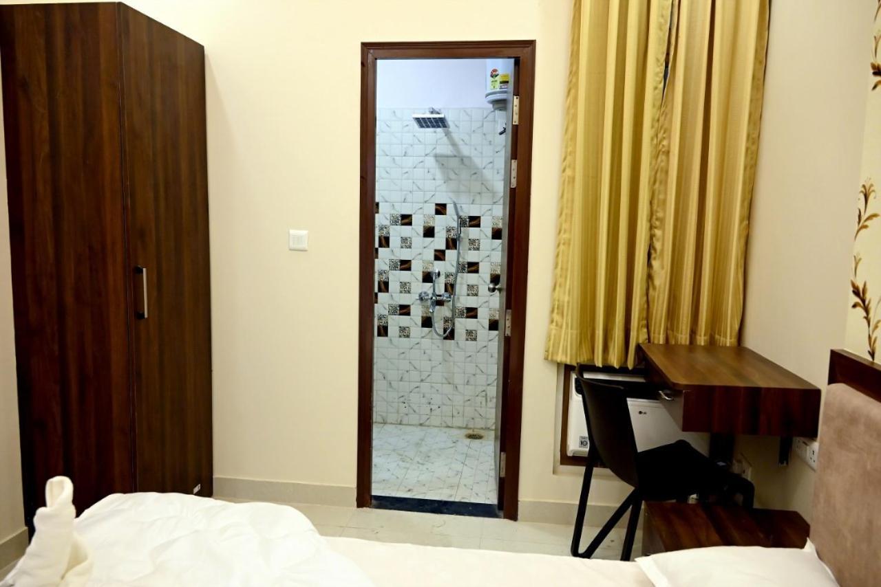 Veenas Vista Hotel Lucknow